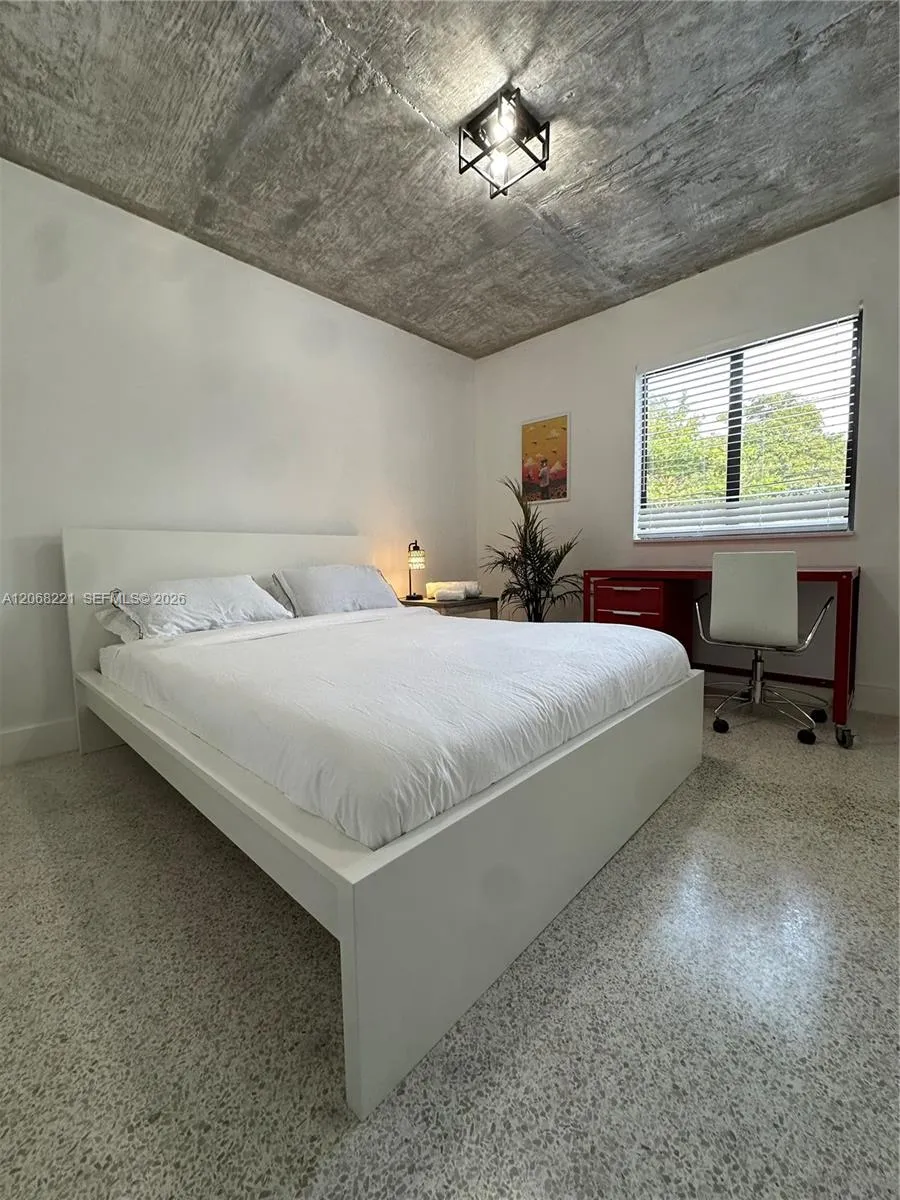 190 NW 69th St #6 Miami, FL 33150