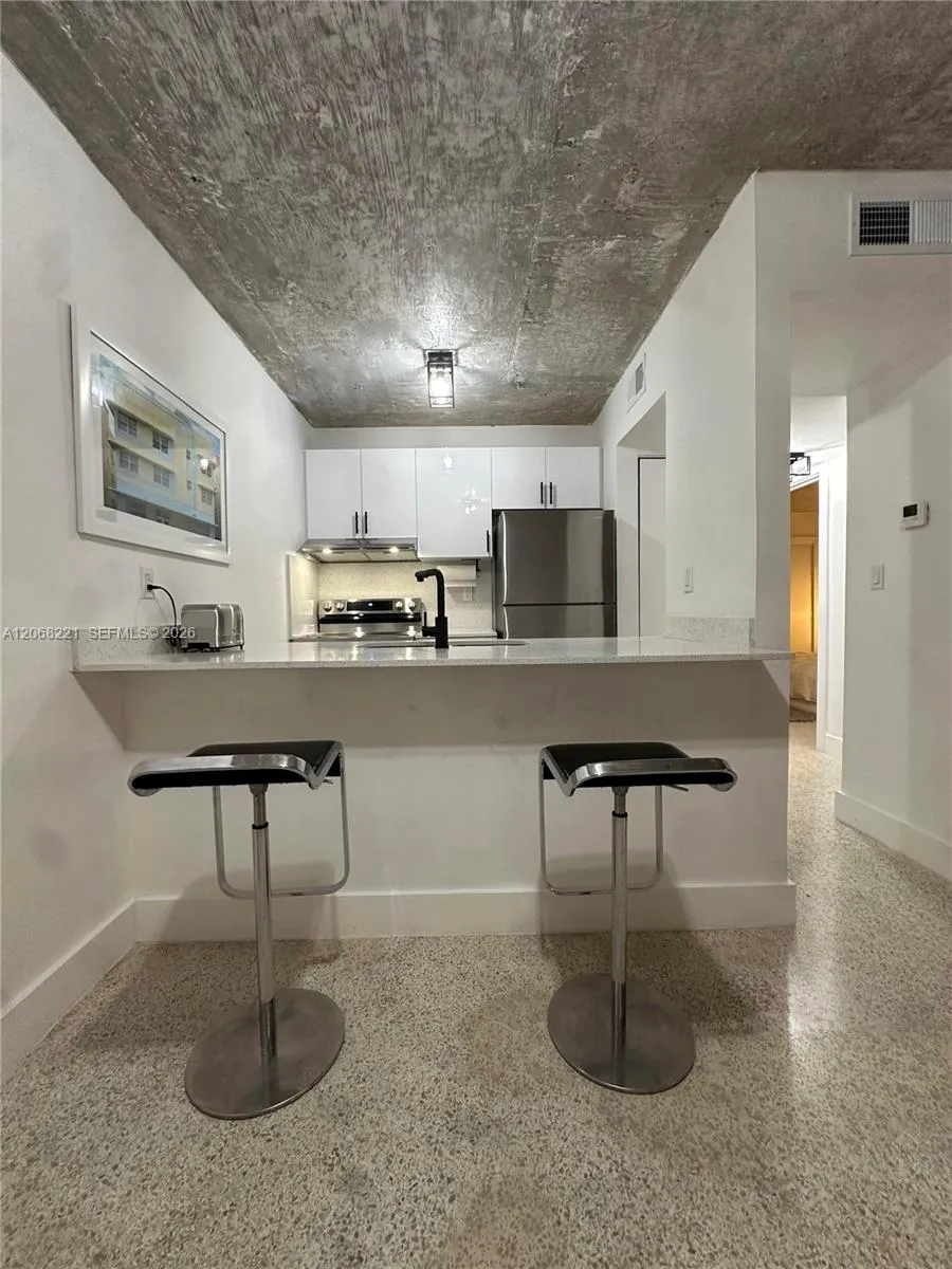 190 NW 69th St #6 Miami, FL 33150