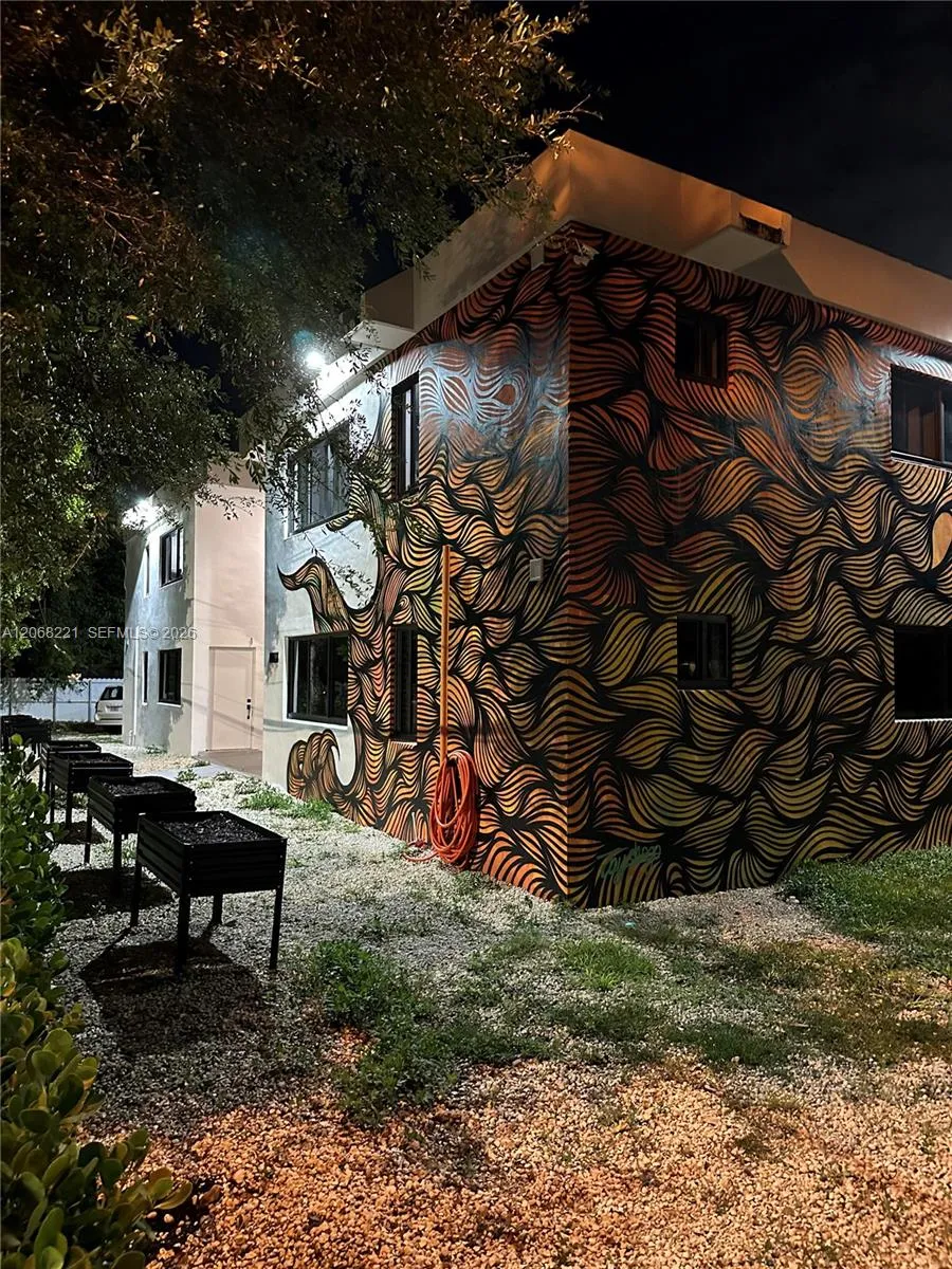 190 NW 69th St #6 Miami, FL 33150
