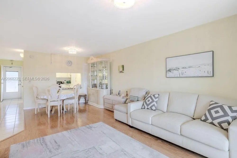 2333 Indian River Blvd #306 Vero Beach, FL 32960
