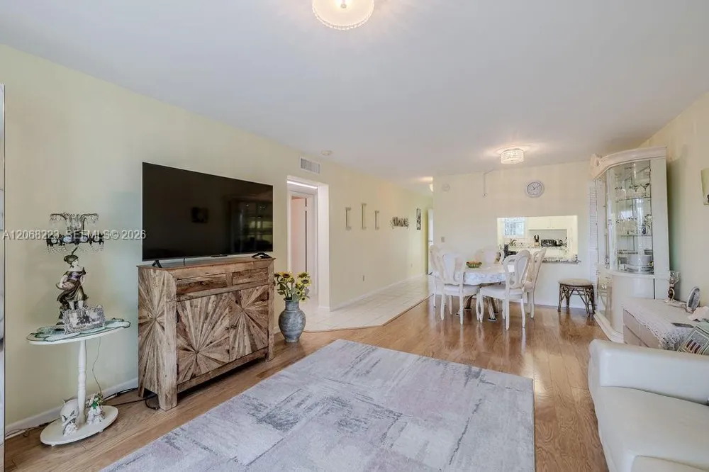 2333 Indian River Blvd #306 Vero Beach, FL 32960