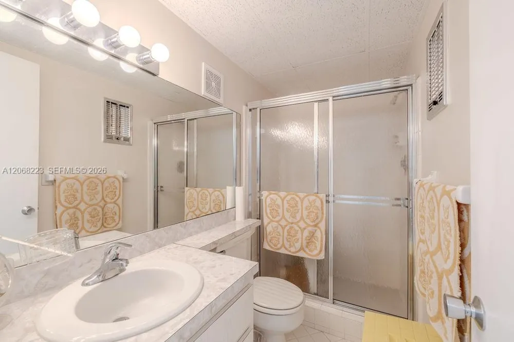 2333 Indian River Blvd #306 Vero Beach, FL 32960