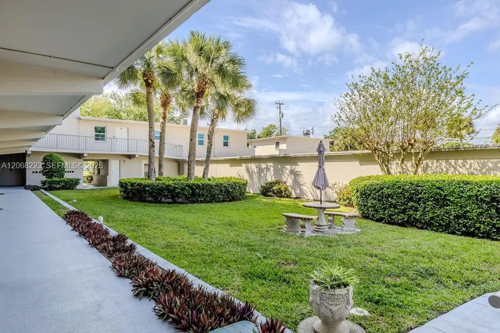 2333 Indian River Blvd #306 Vero Beach, FL 32960