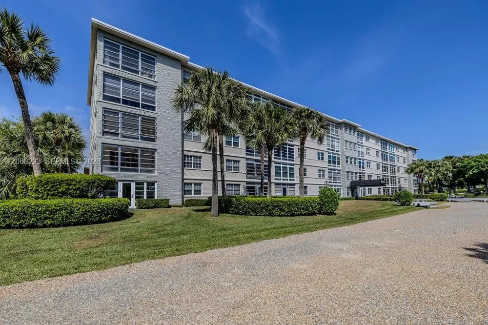 2333 Indian River Blvd #306 Vero Beach, FL 32960