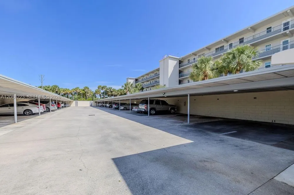 2333 Indian River Blvd #306 Vero Beach, FL 32960
