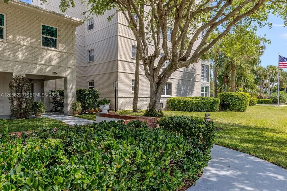 2333 Indian River Blvd #306 Vero Beach, FL 32960