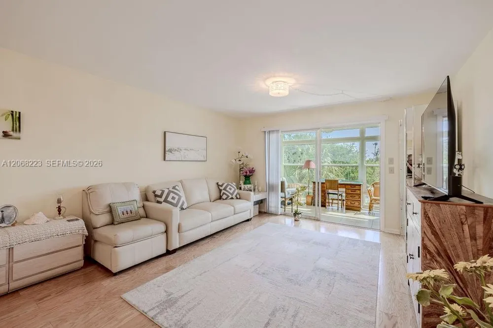 2333 Indian River Blvd #306 Vero Beach, FL 32960