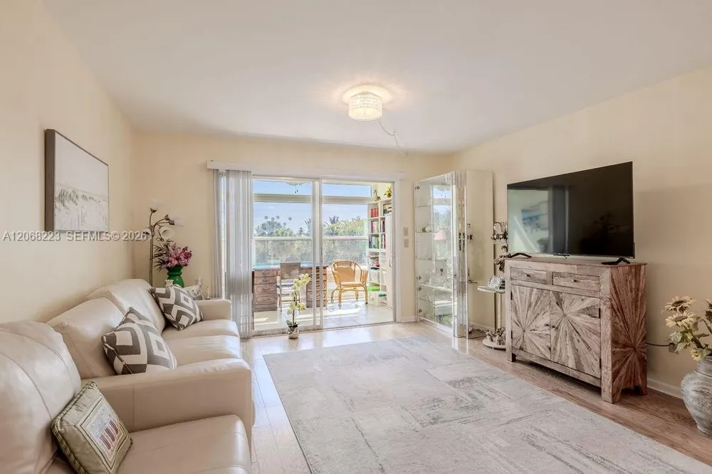 2333 Indian River Blvd #306 Vero Beach, FL 32960