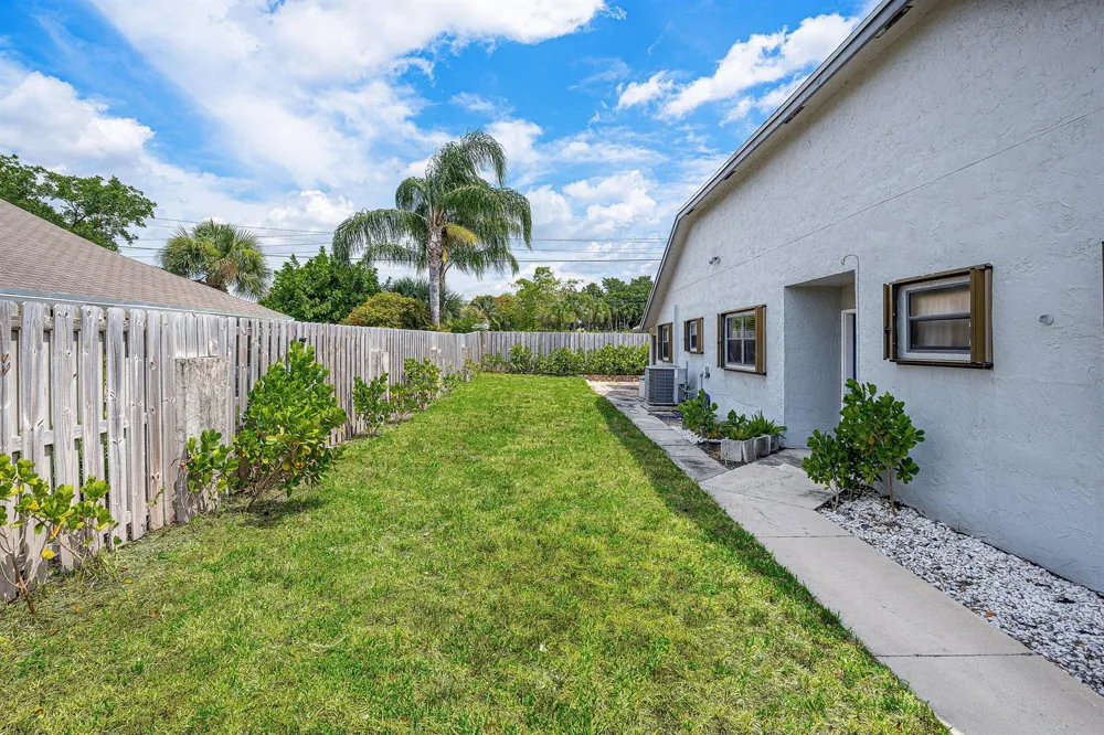 2757 SW 2ND STREET #2757 Delray Beach, FL 33445