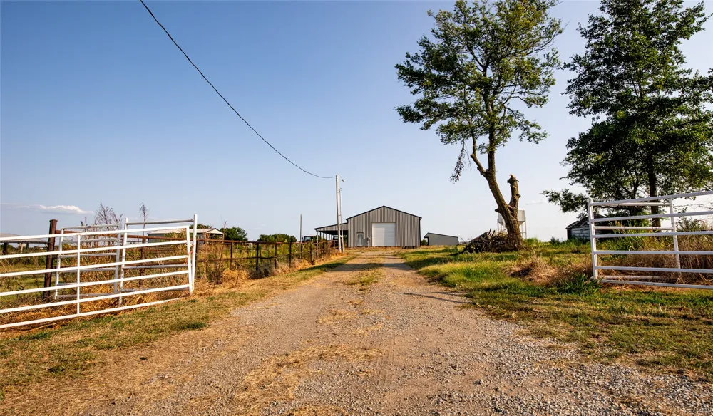 438505 E 370 ROAD Big Cabin, OK 74332