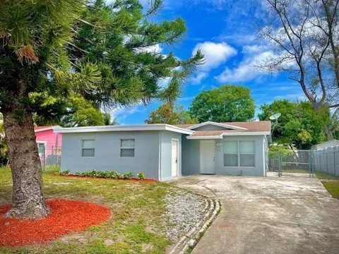 121 NW 7TH COURT