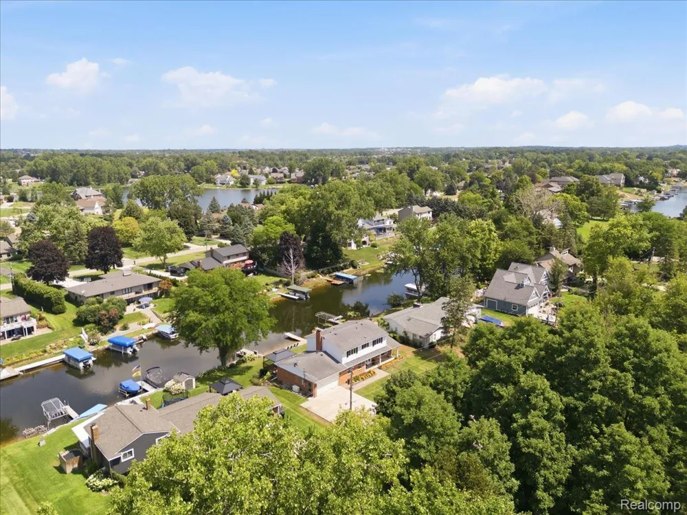 1888 Squaw Lagoon Drive Oxford Charter Township, MI 48371