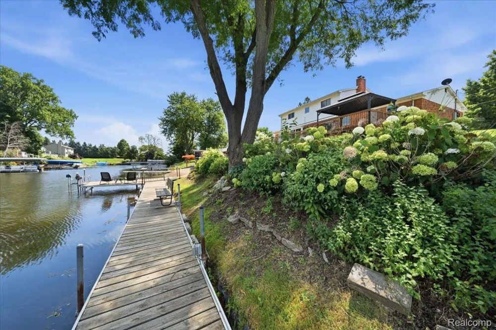 1888 Squaw Lagoon Drive Oxford Charter Township, MI 48371