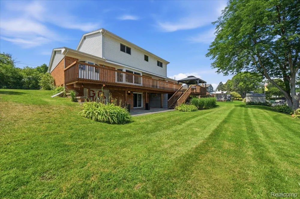 1888 Squaw Lagoon Drive Oxford Charter Township, MI 48371