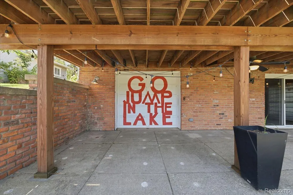 1888 Squaw Lagoon Drive Oxford Charter Township, MI 48371