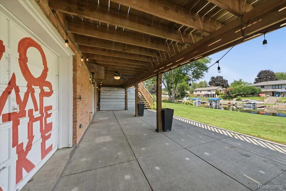 1888 Squaw Lagoon Drive Oxford Charter Township, MI 48371
