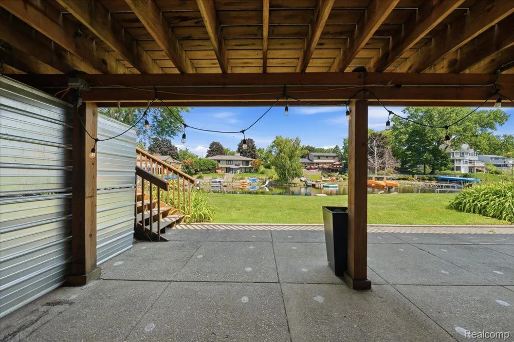 1888 Squaw Lagoon Drive Oxford Charter Township, MI 48371