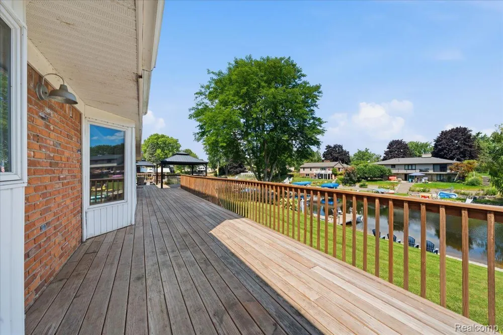 1888 Squaw Lagoon Drive Oxford Charter Township, MI 48371