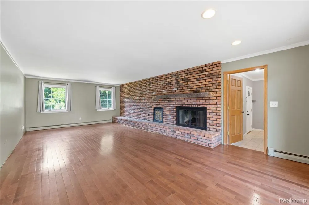1888 Squaw Lagoon Drive Oxford Charter Township, MI 48371