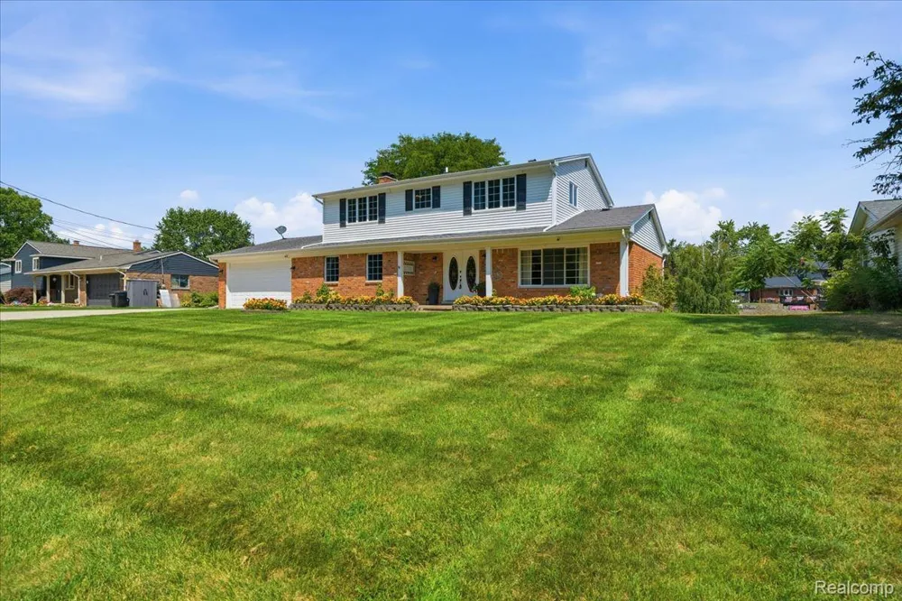 1888 Squaw Lagoon Drive Oxford Charter Township, MI 48371