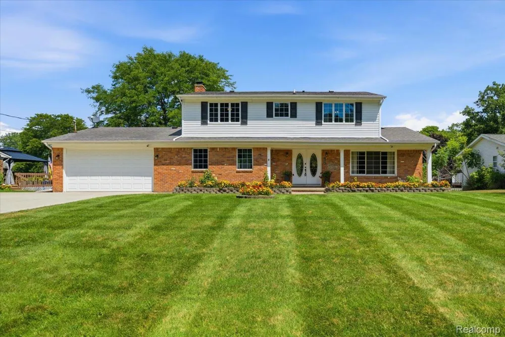 1888 Squaw Lagoon Drive Oxford Charter Township, MI 48371