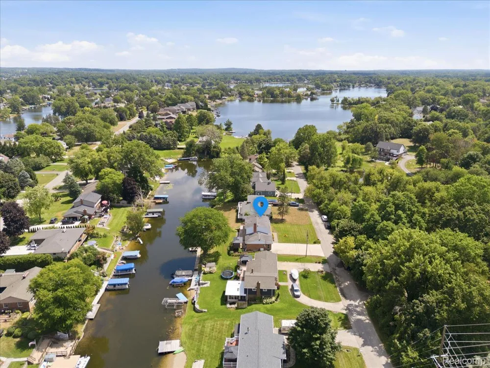 1888 Squaw Lagoon Drive Oxford Charter Township, MI 48371