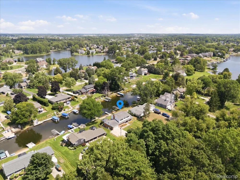 1888 Squaw Lagoon Drive Oxford Charter Township, MI 48371