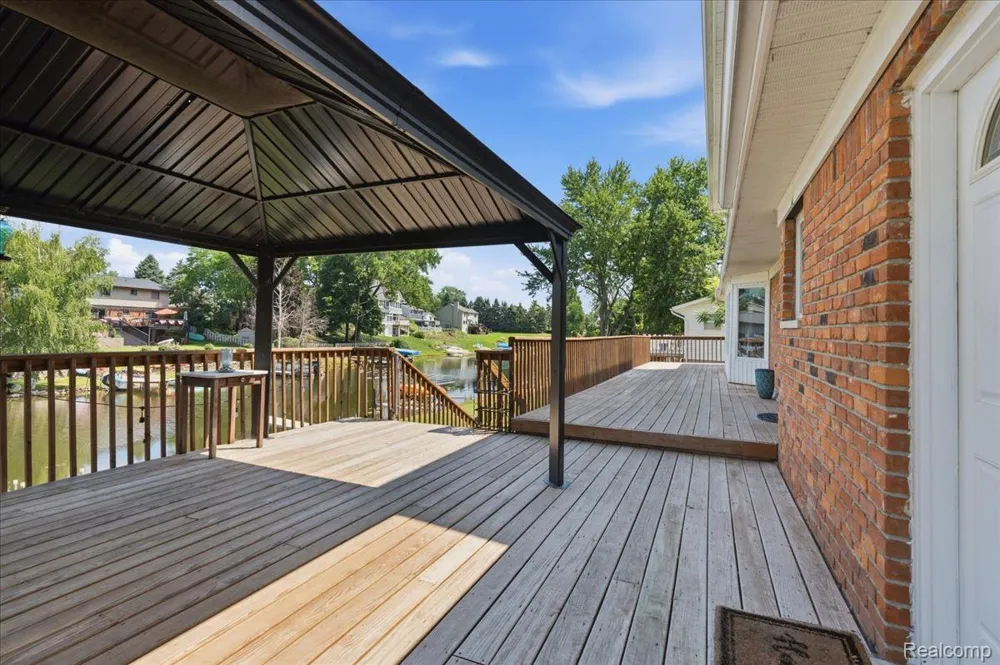 1888 Squaw Lagoon Drive Oxford Charter Township, MI 48371