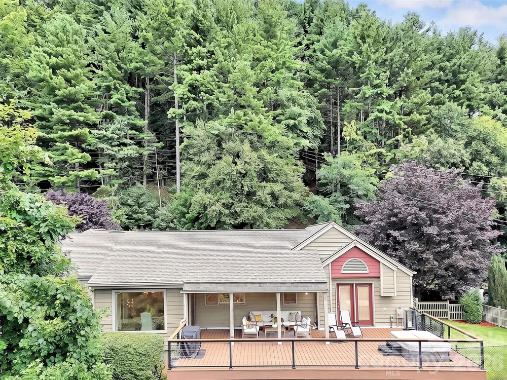 936 Little Mountain Road Waynesville, NC 28786