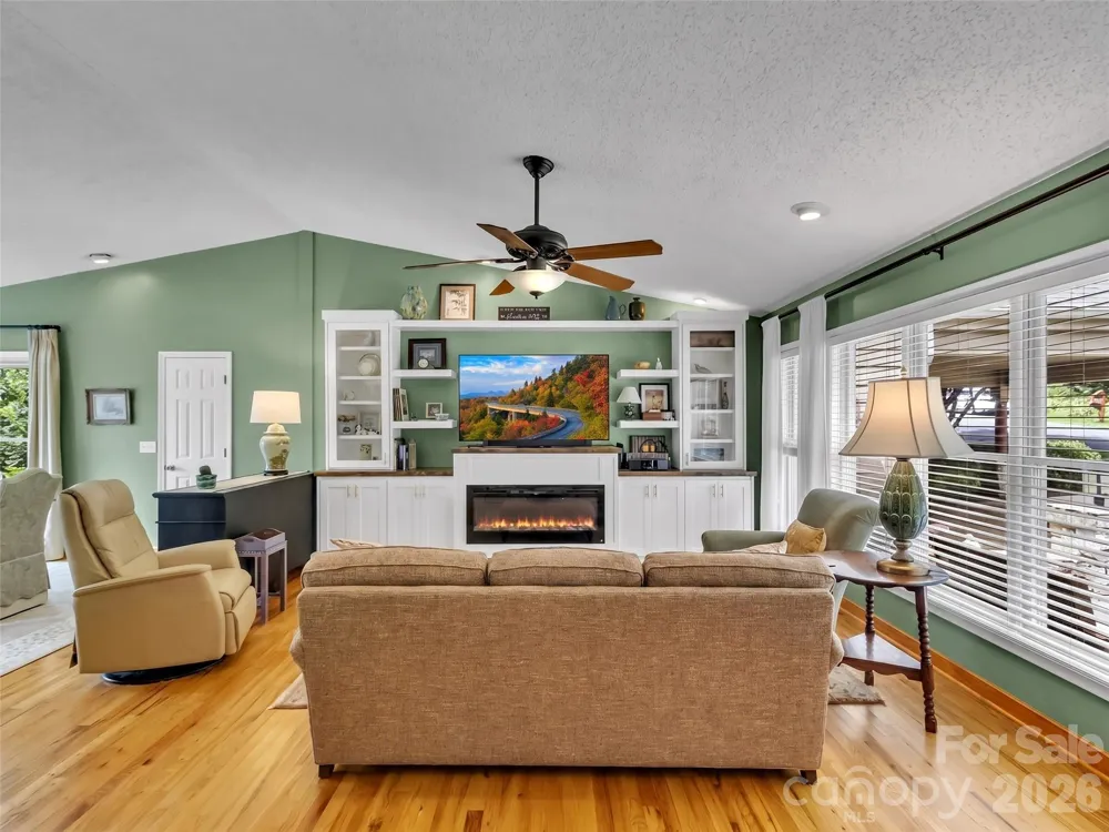 936 Little Mountain Road Waynesville, NC 28786