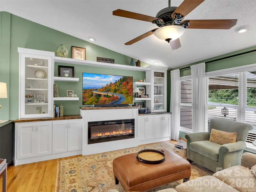 936 Little Mountain Road Waynesville, NC 28786