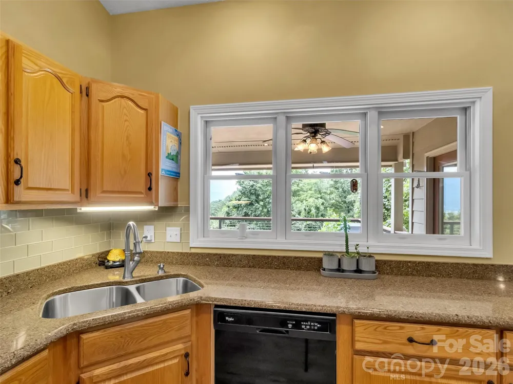 936 Little Mountain Road Waynesville, NC 28786