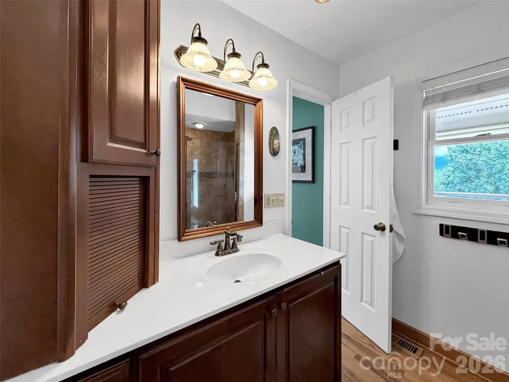 936 Little Mountain Road Waynesville, NC 28786