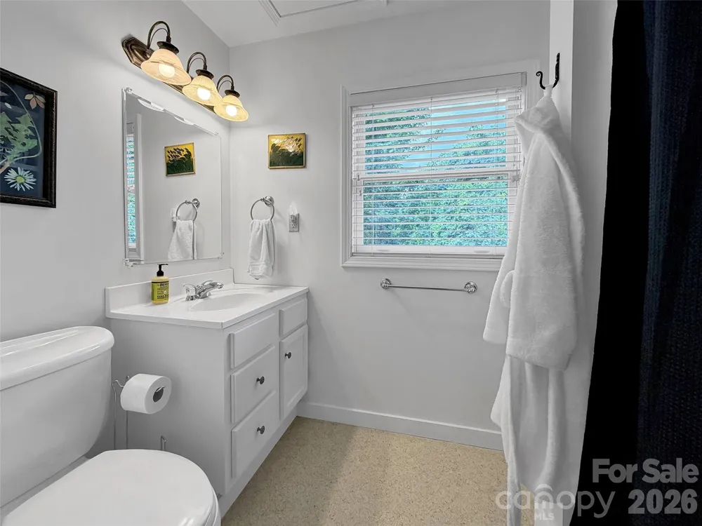 936 Little Mountain Road Waynesville, NC 28786