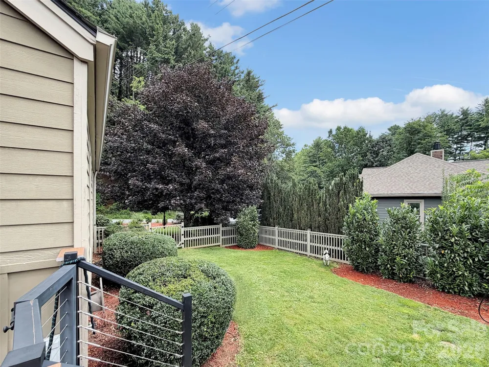 936 Little Mountain Road Waynesville, NC 28786