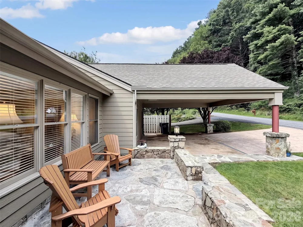 936 Little Mountain Road Waynesville, NC 28786