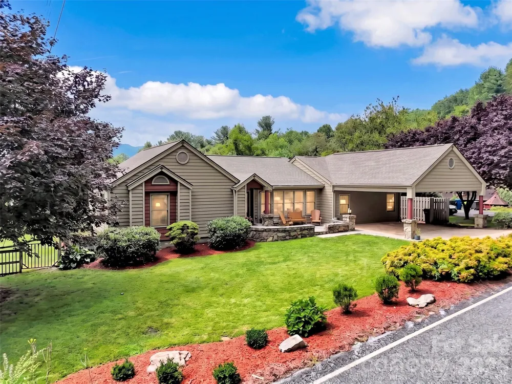 936 Little Mountain Road Waynesville, NC 28786