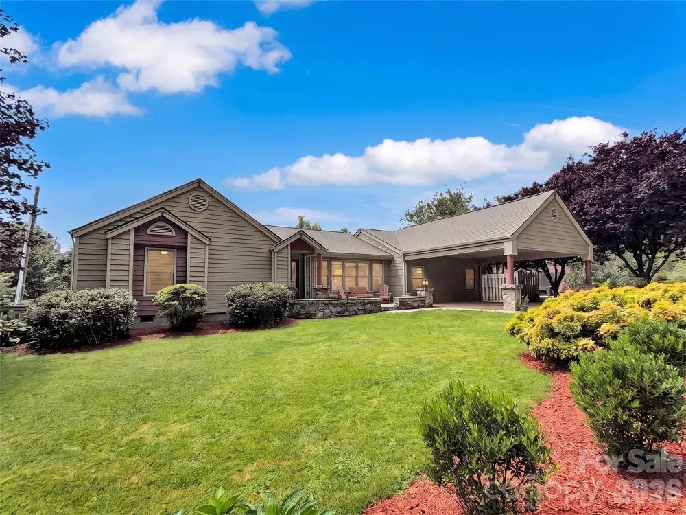 936 Little Mountain Road Waynesville, NC 28786