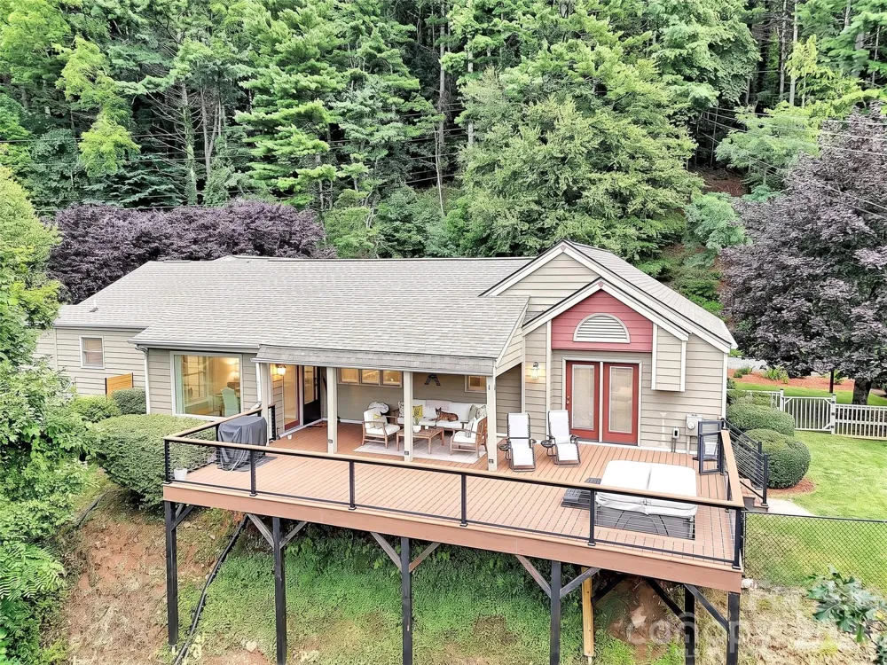 936 Little Mountain Road Waynesville, NC 28786