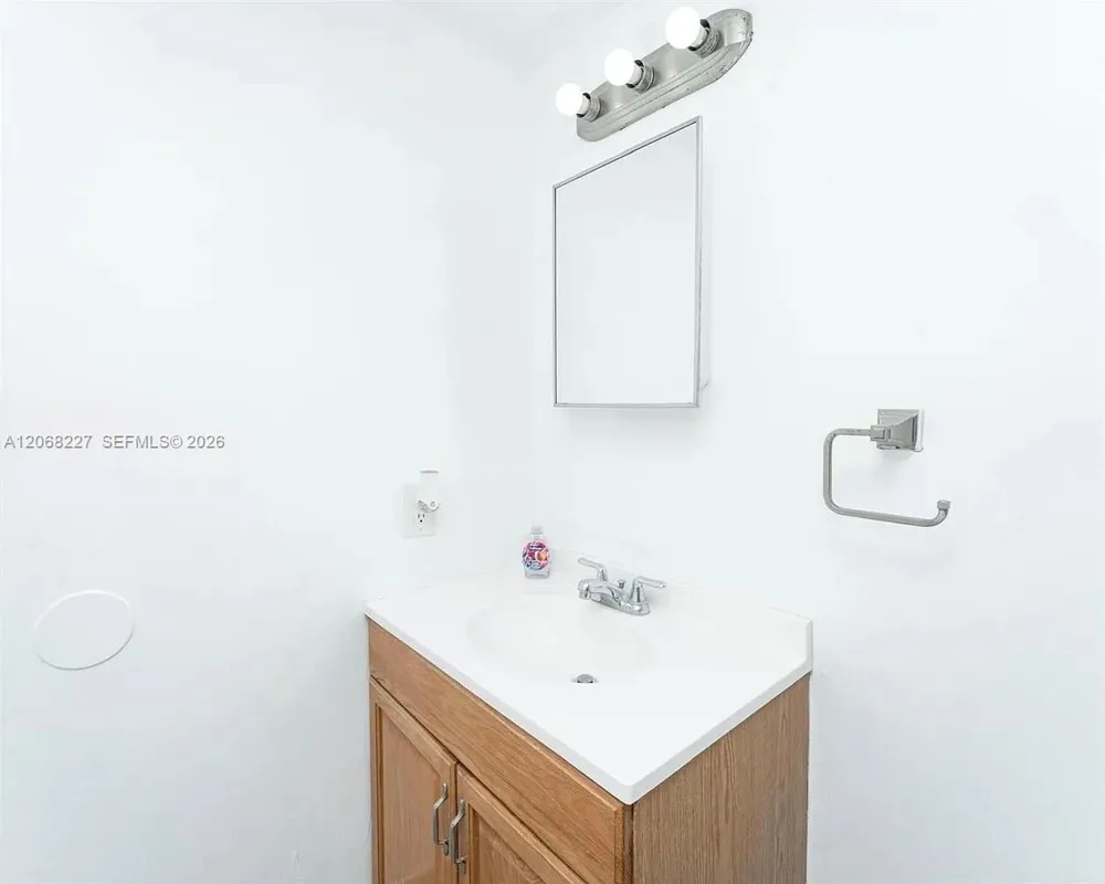 576 NW 114th Ave #203 Sweetwater, FL 33172