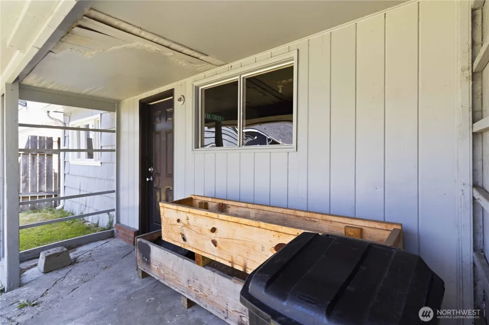 502 17th Avenue Longview, WA 98632