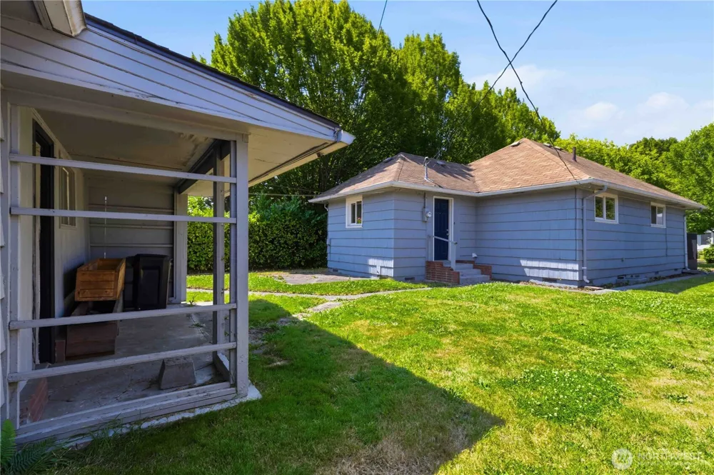 502 17th Avenue Longview, WA 98632