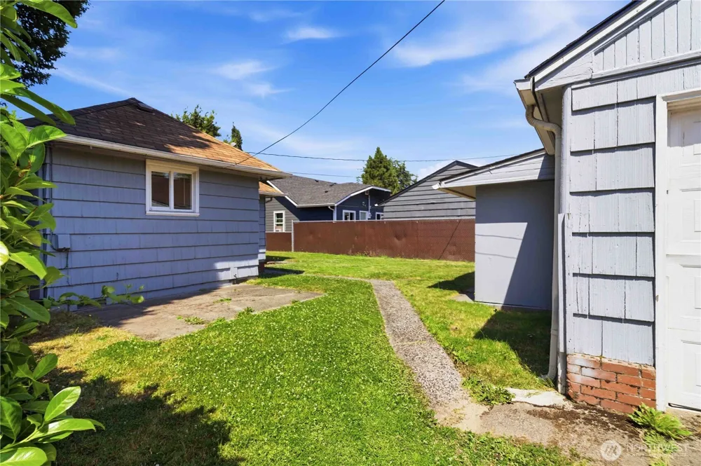 502 17th Avenue Longview, WA 98632