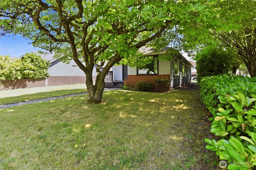 502 17th Avenue Longview, WA 98632