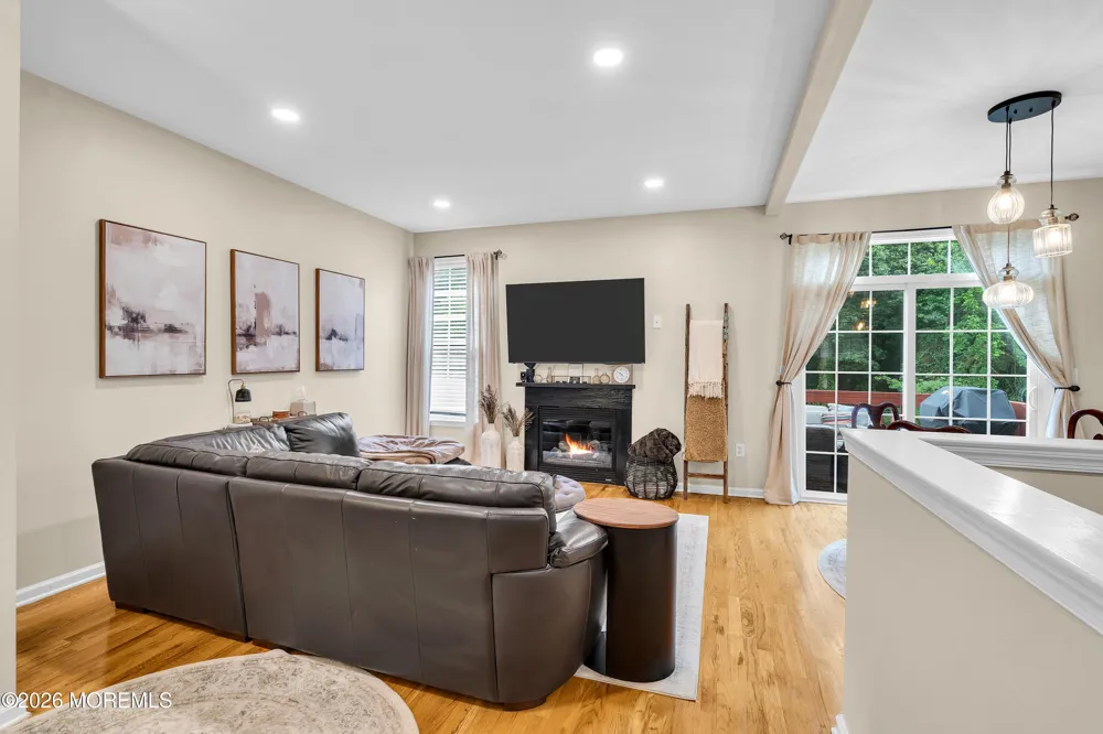 18 Frost Lane East Windsor, NJ 08520