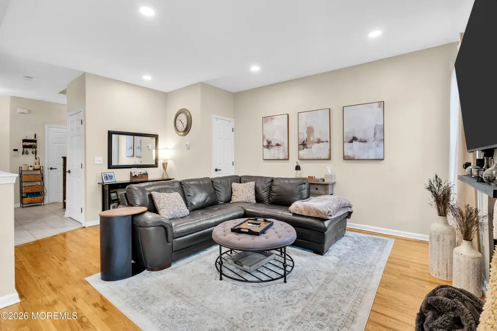 18 Frost Lane East Windsor, NJ 08520