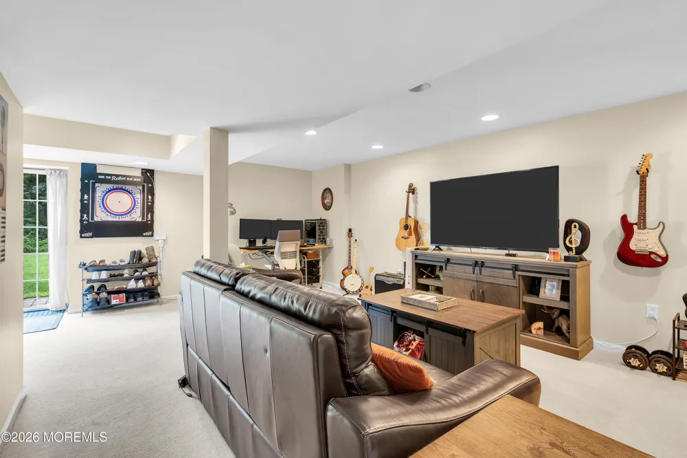 18 Frost Lane East Windsor, NJ 08520