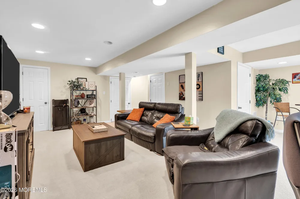 18 Frost Lane East Windsor, NJ 08520