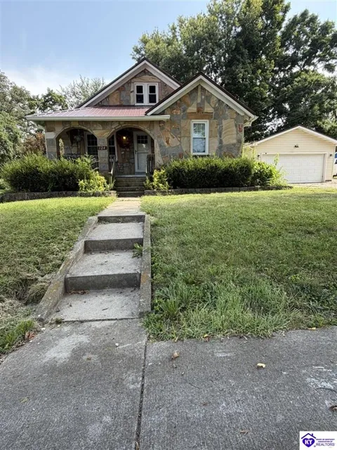 124 W Forest Avenue