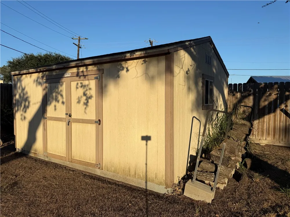 907 Hercules Drive E Bishop, TX 78343